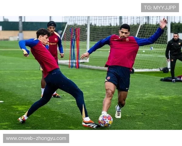 巴萨公开训练日面向孩子们开放，营造节日氛围